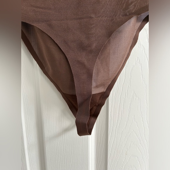 Skims Sheer Sculpt Bandeau and High-waisted Thong Set Size Medium - Picture 14 of 15